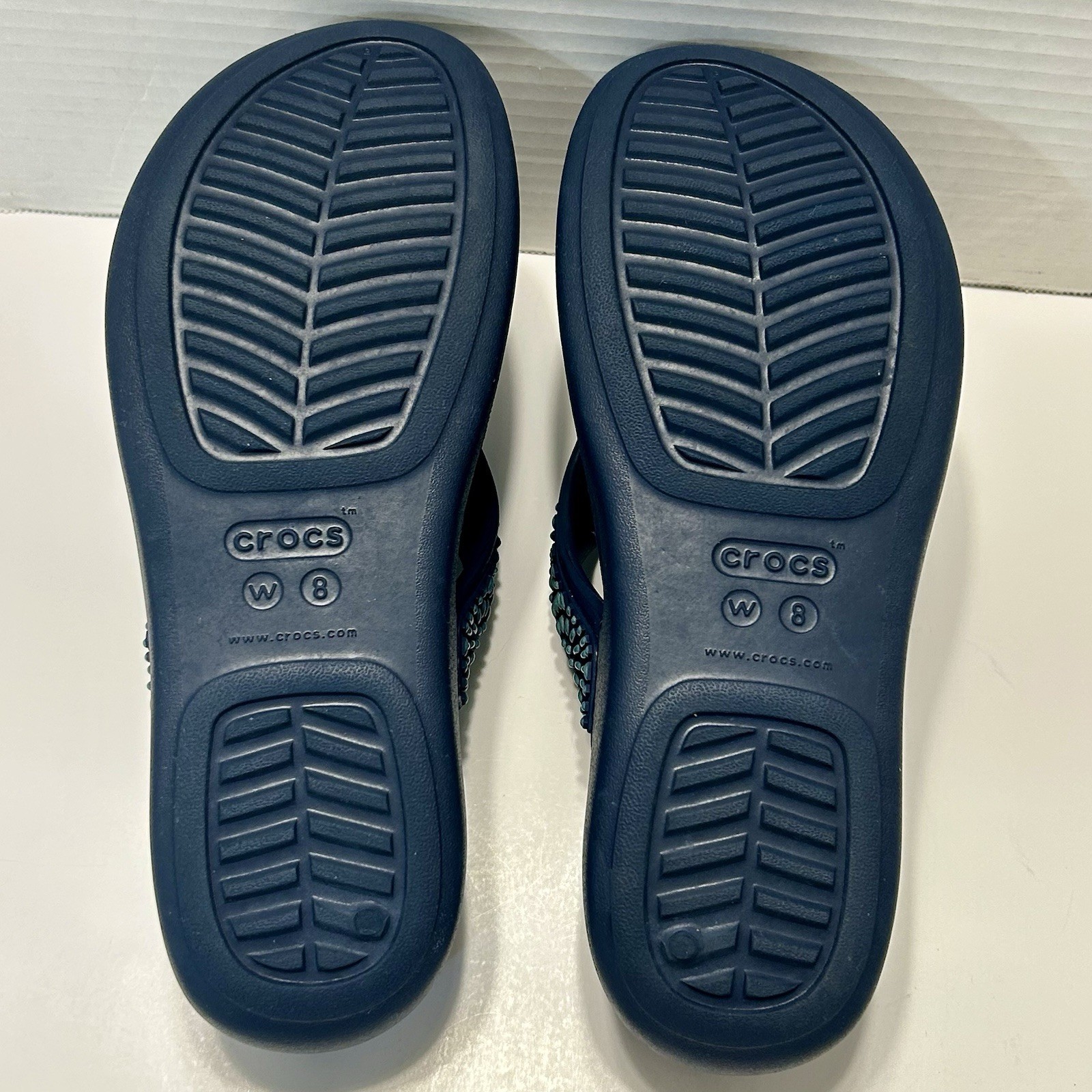 Crocs Monterey Diamante Wedge Thong Sandal Women’s 8 Navy Blue Embellished
