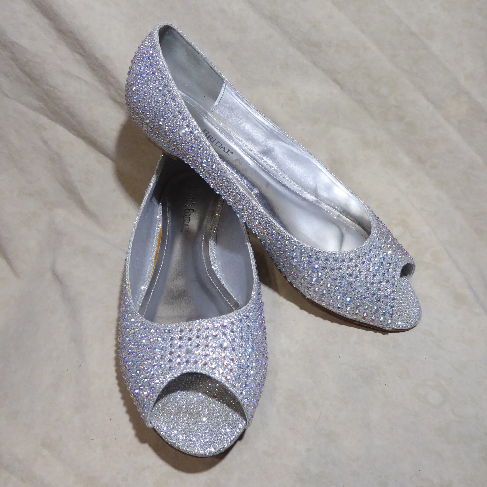 🩰 David’s Bridal Low Wedge Peep Toe Slip-On sz 9 M Silver Bejeweled Leatherette