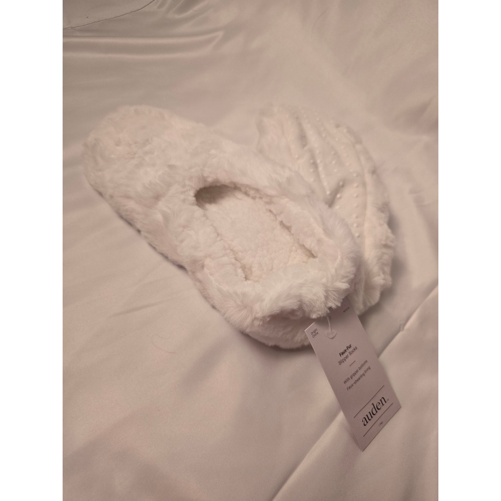 Auden Faux Fur Cozy Slippers – White Size M/L (8-10)