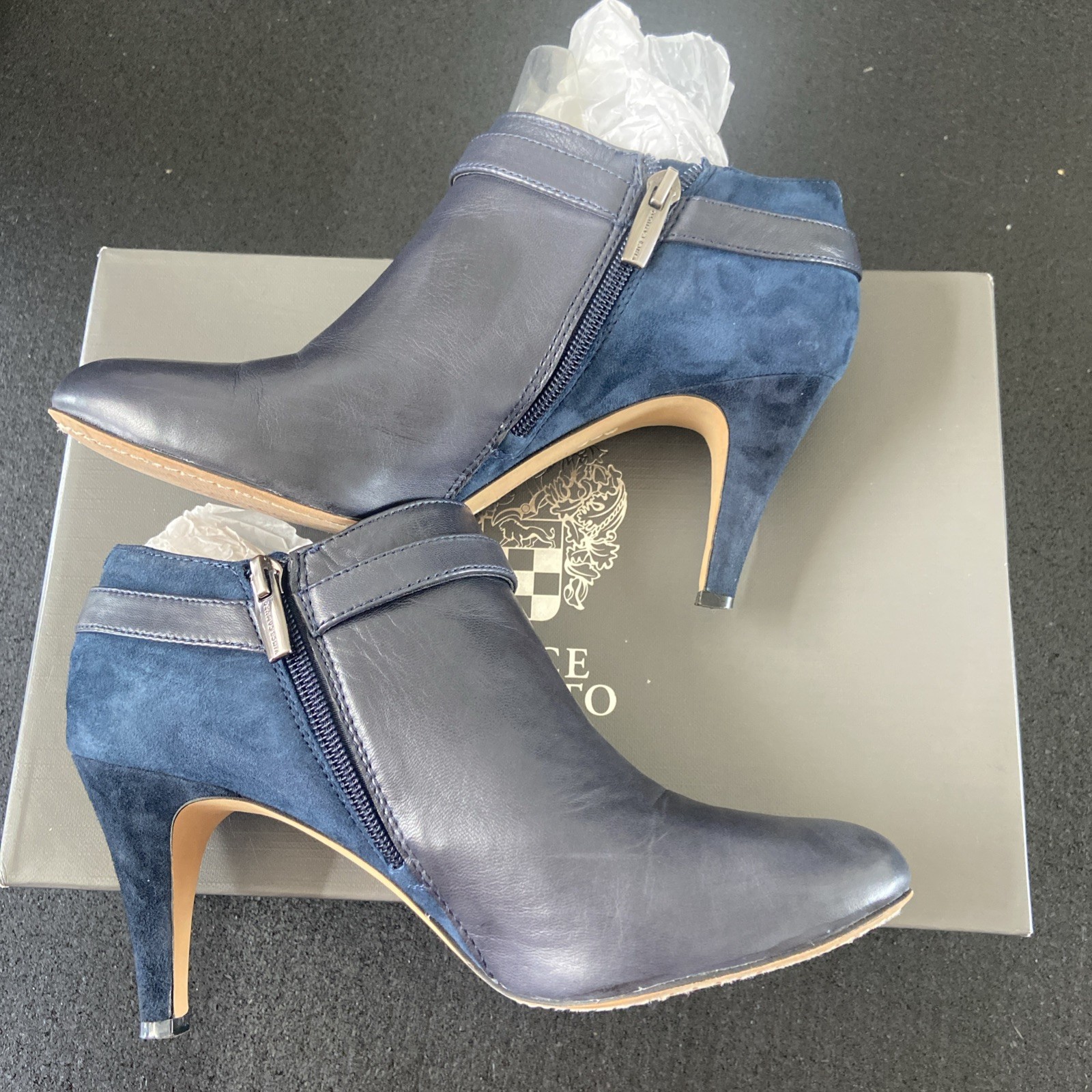 Vince Camuto VC-Nanny Ankle Booties Dark Navy Suede Leather Women’s Size 8M