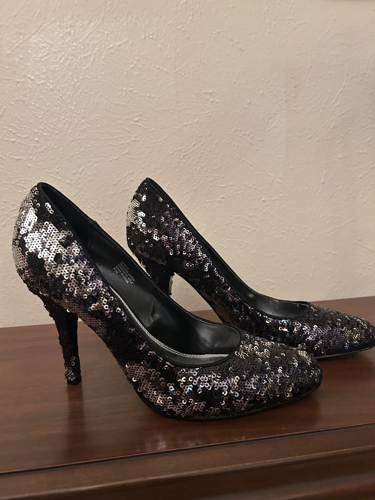 WHITE HOUSE BLACK MARKET «ATHENA» BLACK ELEGANT SEQUIN HEELS “Size 8.5”
