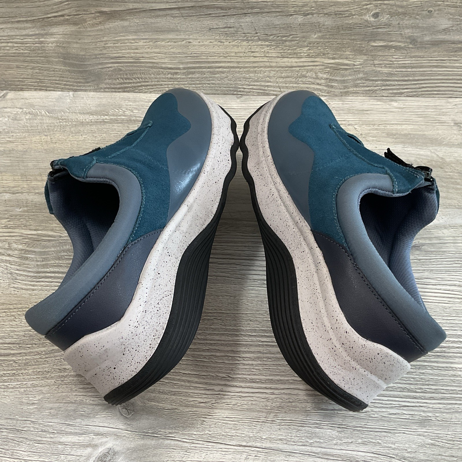 Clarks Jaunt Way Casual Slip-on Sneaker Shoes Blue Suede Women’s Size 11 M NEW