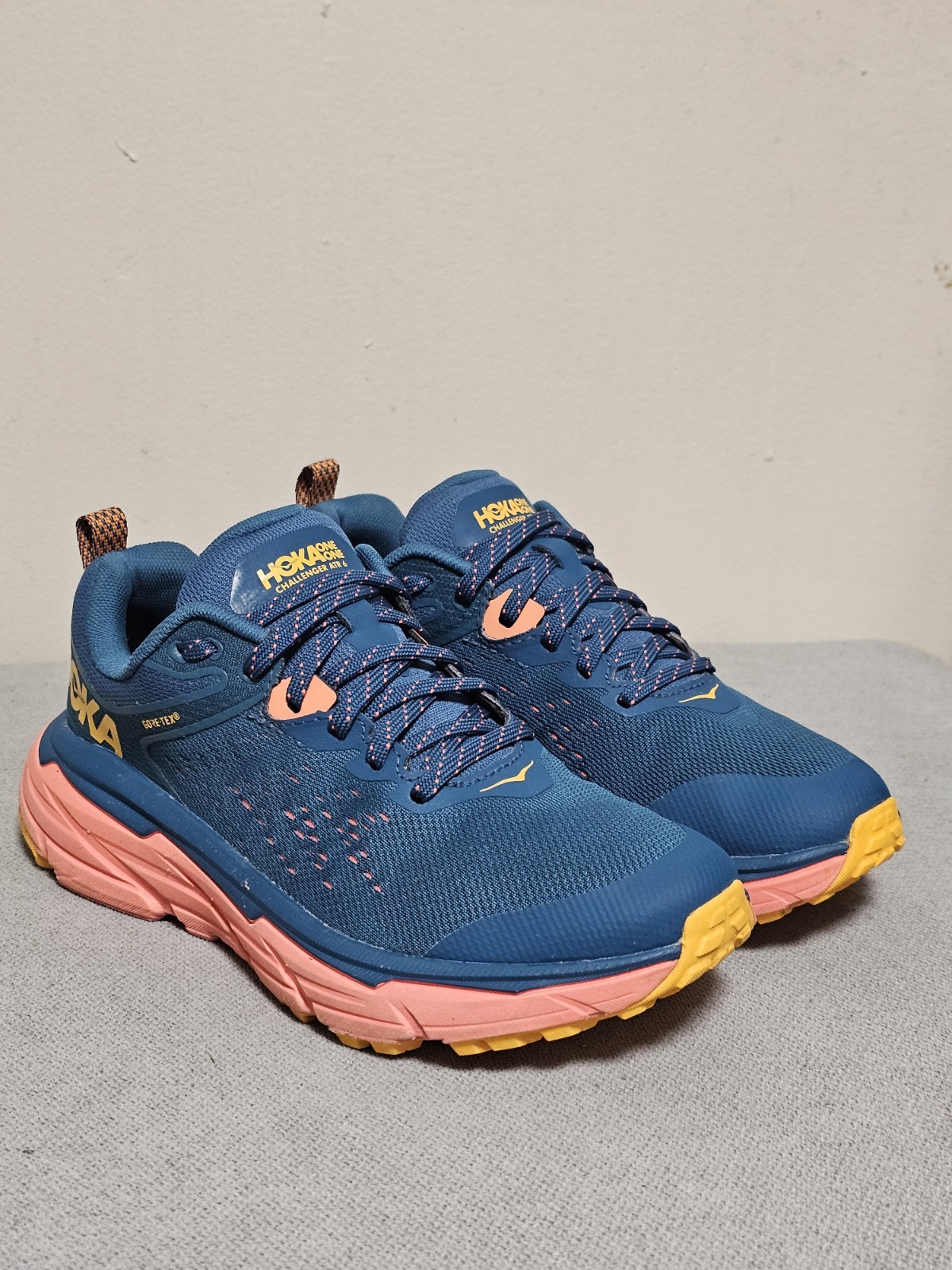 Hoka One One Challenger ATR 6 GTX Blue Coral Trail Shoes Womens Size 6.5 1116878