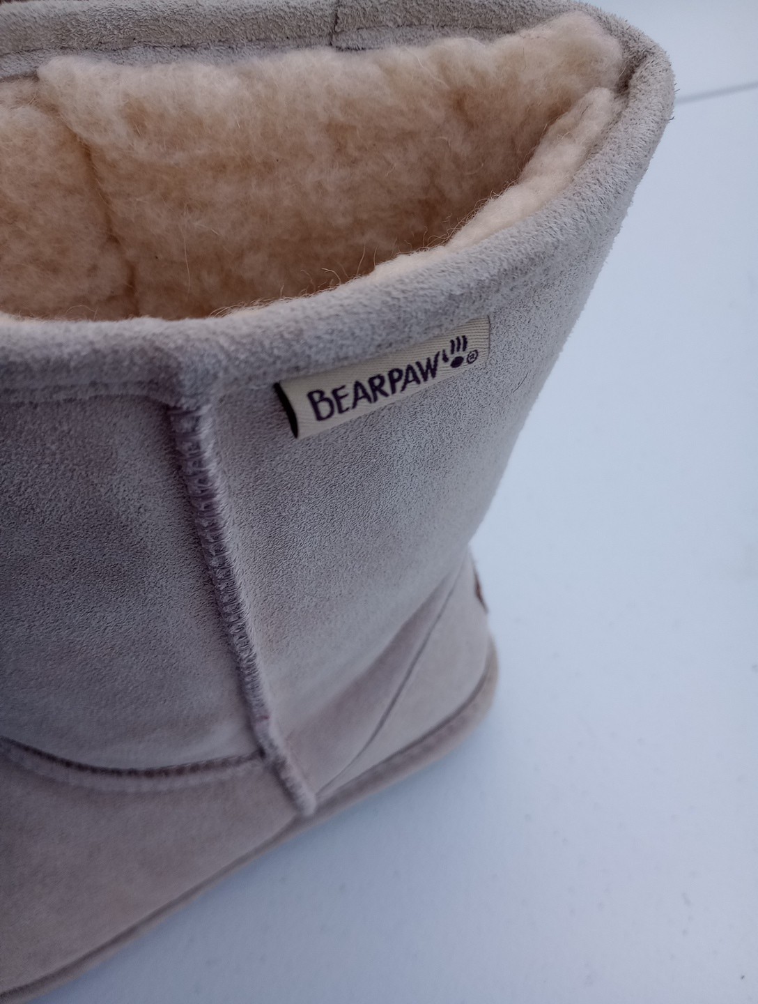 BEARPAW 608W- Emma Short Suede Boot 8.5 Sand