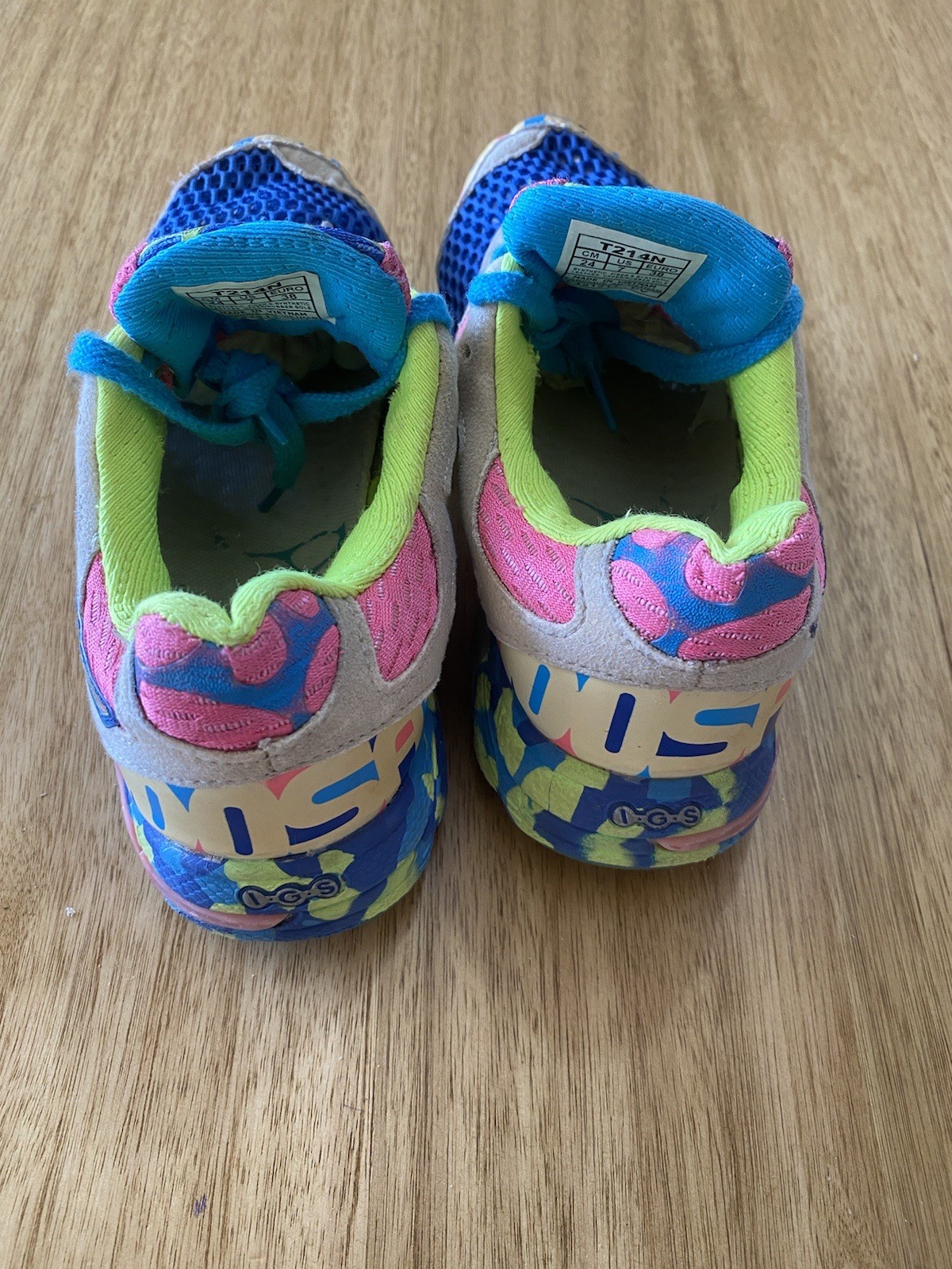 Womens Asics Gel Noosa Running Shoes / Multicoloured / Size 7 US / EUR 30