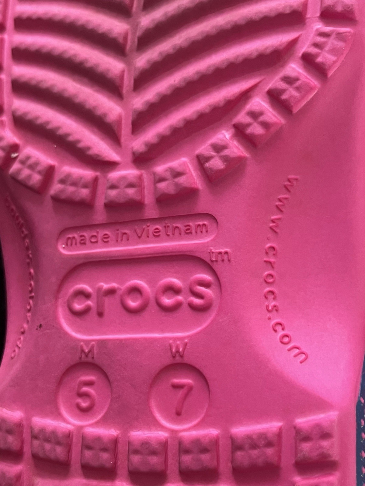 Crocs Classic Kids Clog Sandals Abstract Pink Blue Green Slip-On women Sz 7