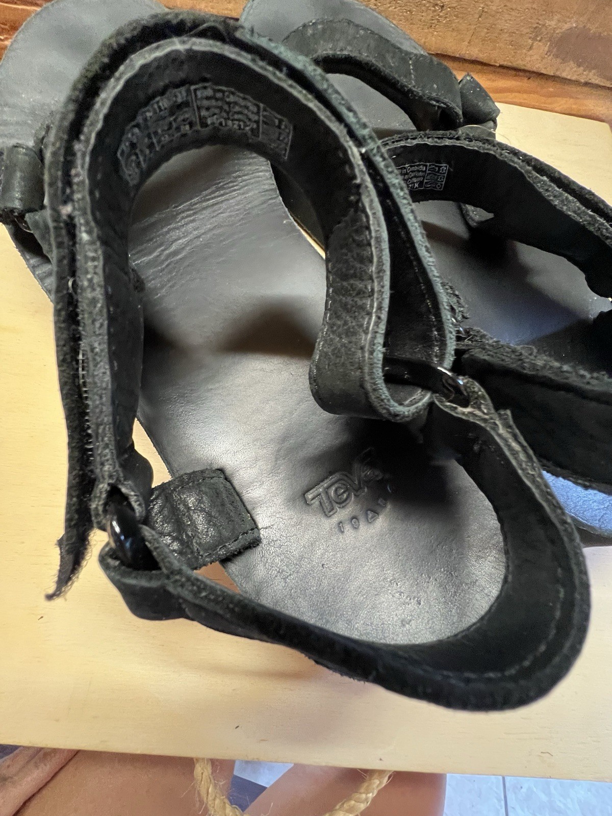 Teva Women’s Midform Universal Leather Black Sandals 1102435 Size 11