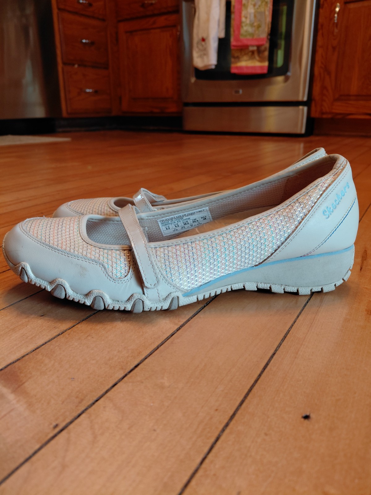 Skechers Shoes Sz 8.5 Relaxed Fit Mary Jane Slip On Biker Beige Multicolor