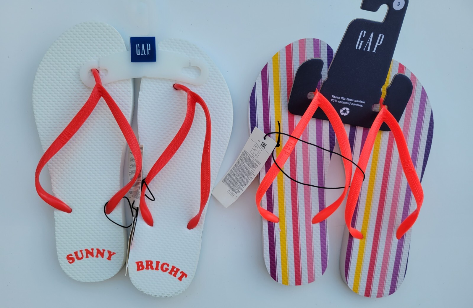 2 Gap Women’s Stripe / solid print Flip flop