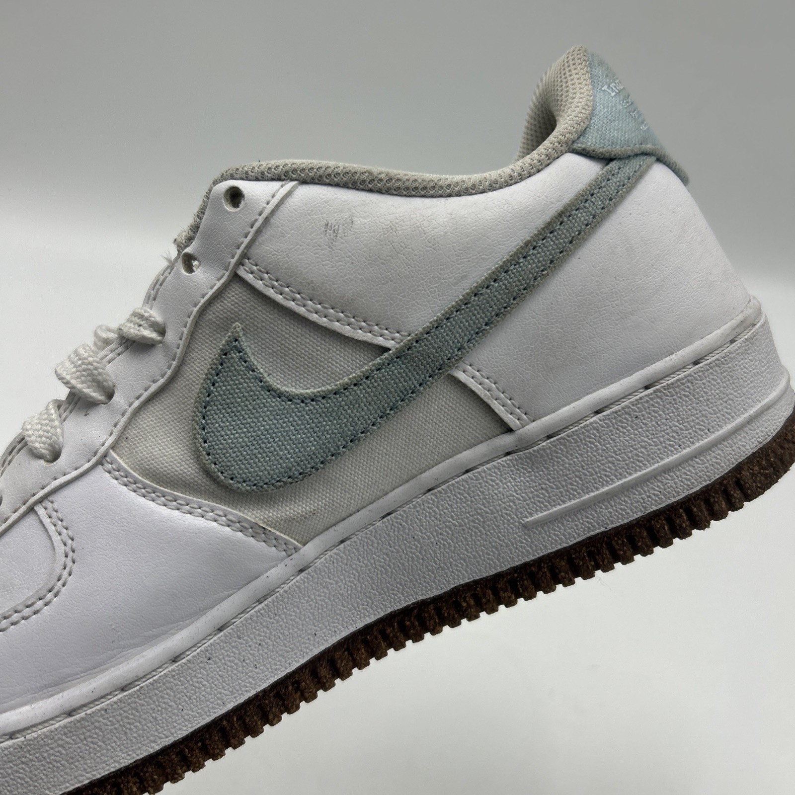 NIKE AIR FORCE 1 SHOES LV8 DA3093-100 SIZE 7Y YOUTH 8 1/2 WOMANS WHITE INDIGO