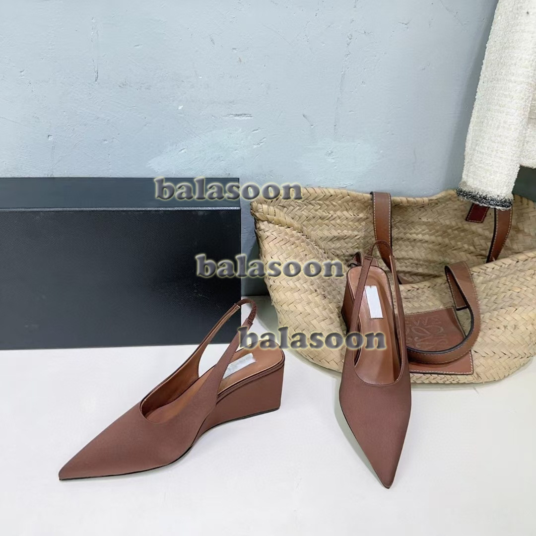 2026 summer simple leather round head flat-bottomed Baotou semi-trailer sandals