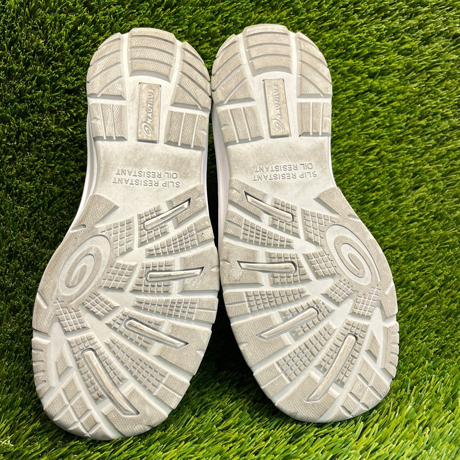 Nautilus Slip-On ESD Women Size 6D White Leather Composite Toe Safety Work Shoes