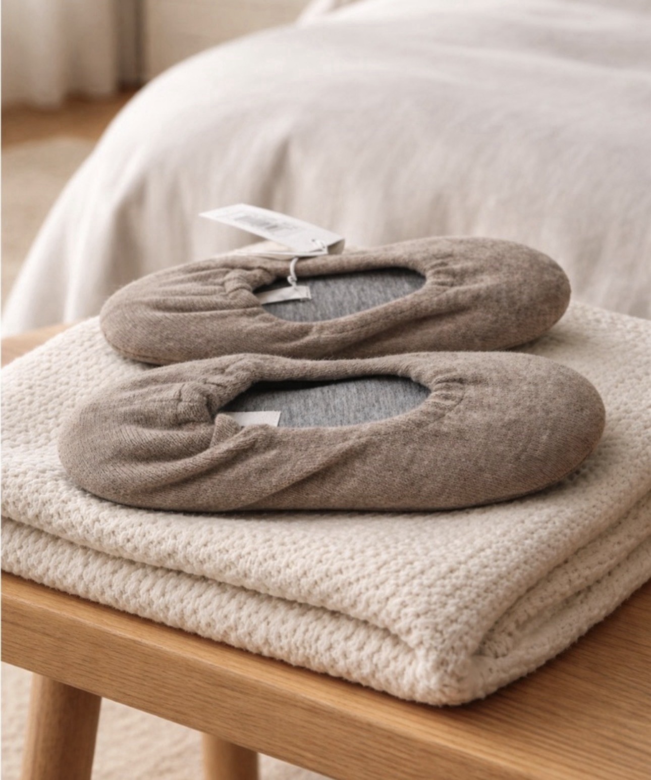NWT SKIN Girls 100% Cashmere Mocha Ballet Slippers House-shoes – Size XS/ 3-4