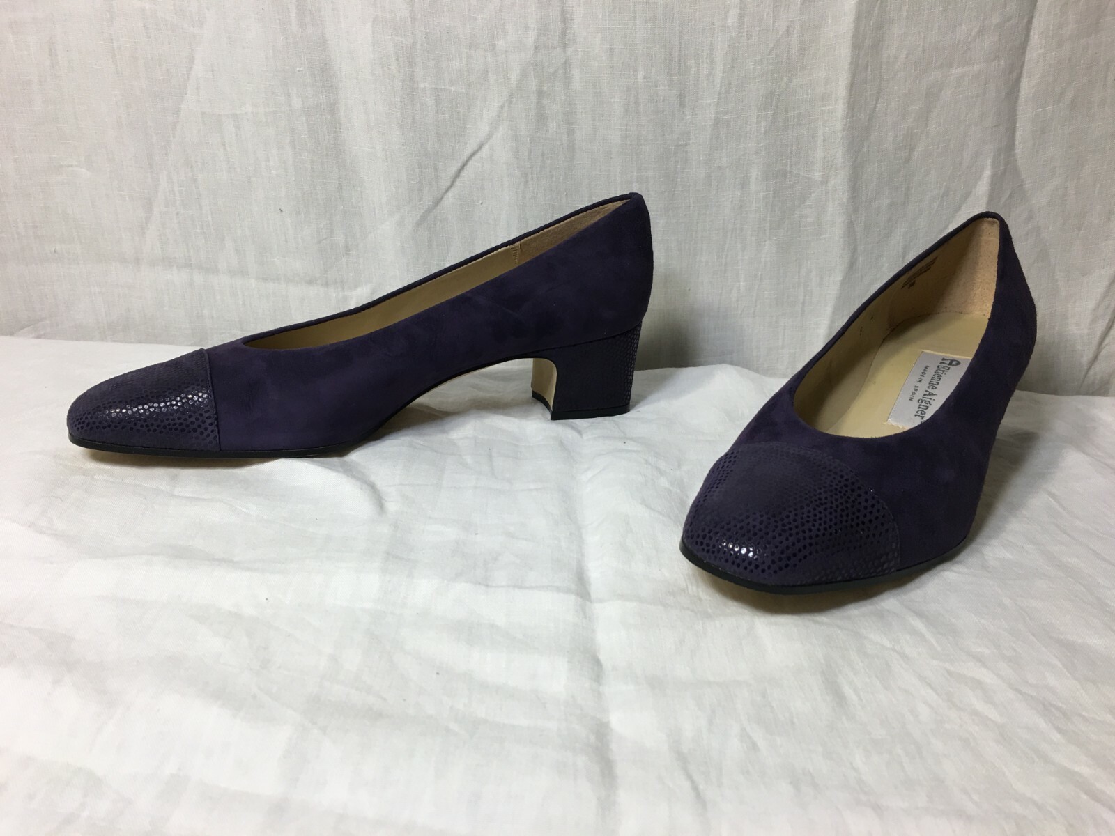 Etienne Aigner Size 9 Narrow Purple Suede Pumps 1.75″ Heel Cap Toe Spain