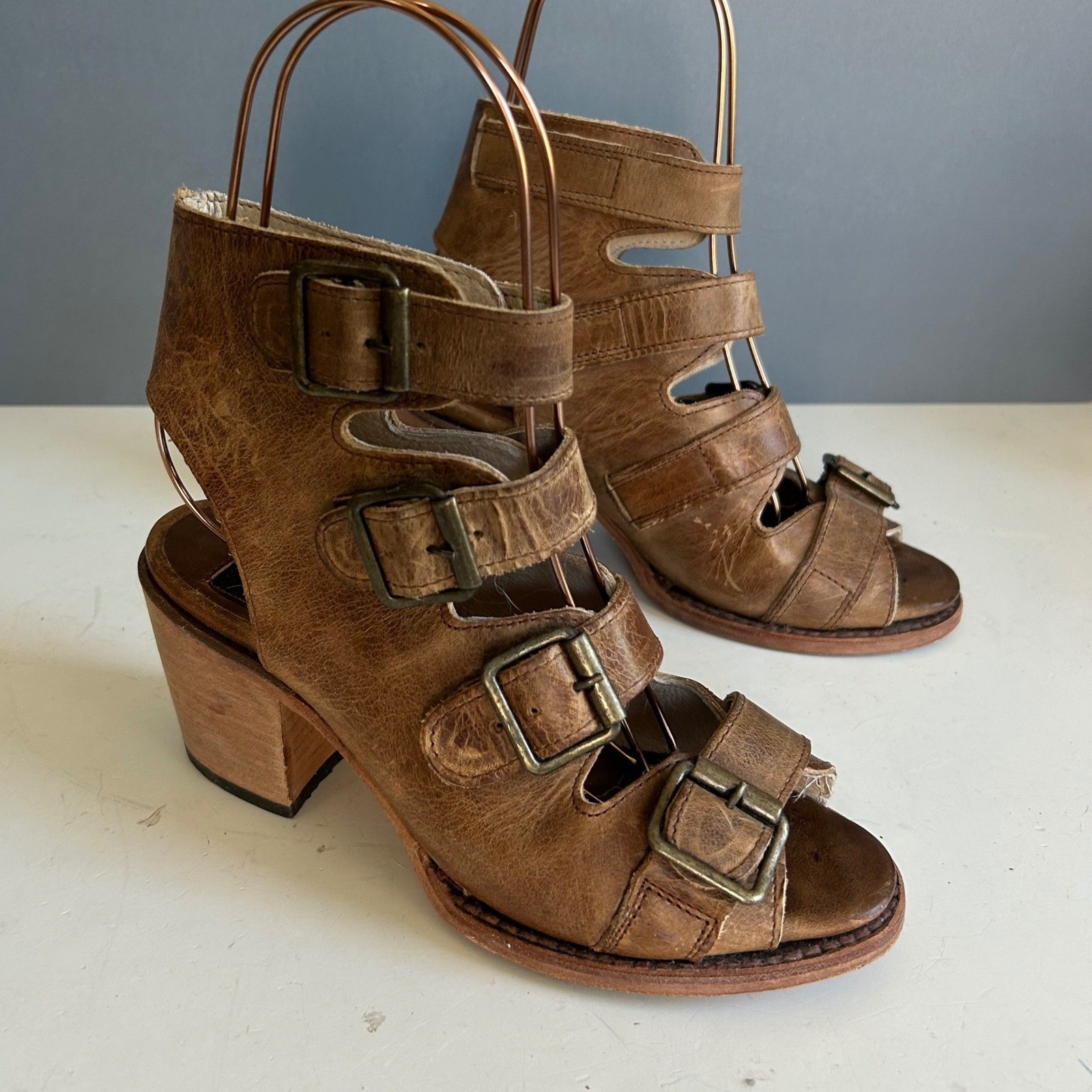 Freebird by Steven Quail Heels Sandal 6 Tan Gladiator Buckle Strappy Western