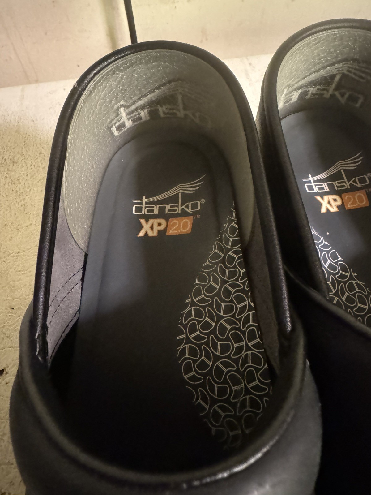 Dansko Black Leather XP2.0 43 Clogs
