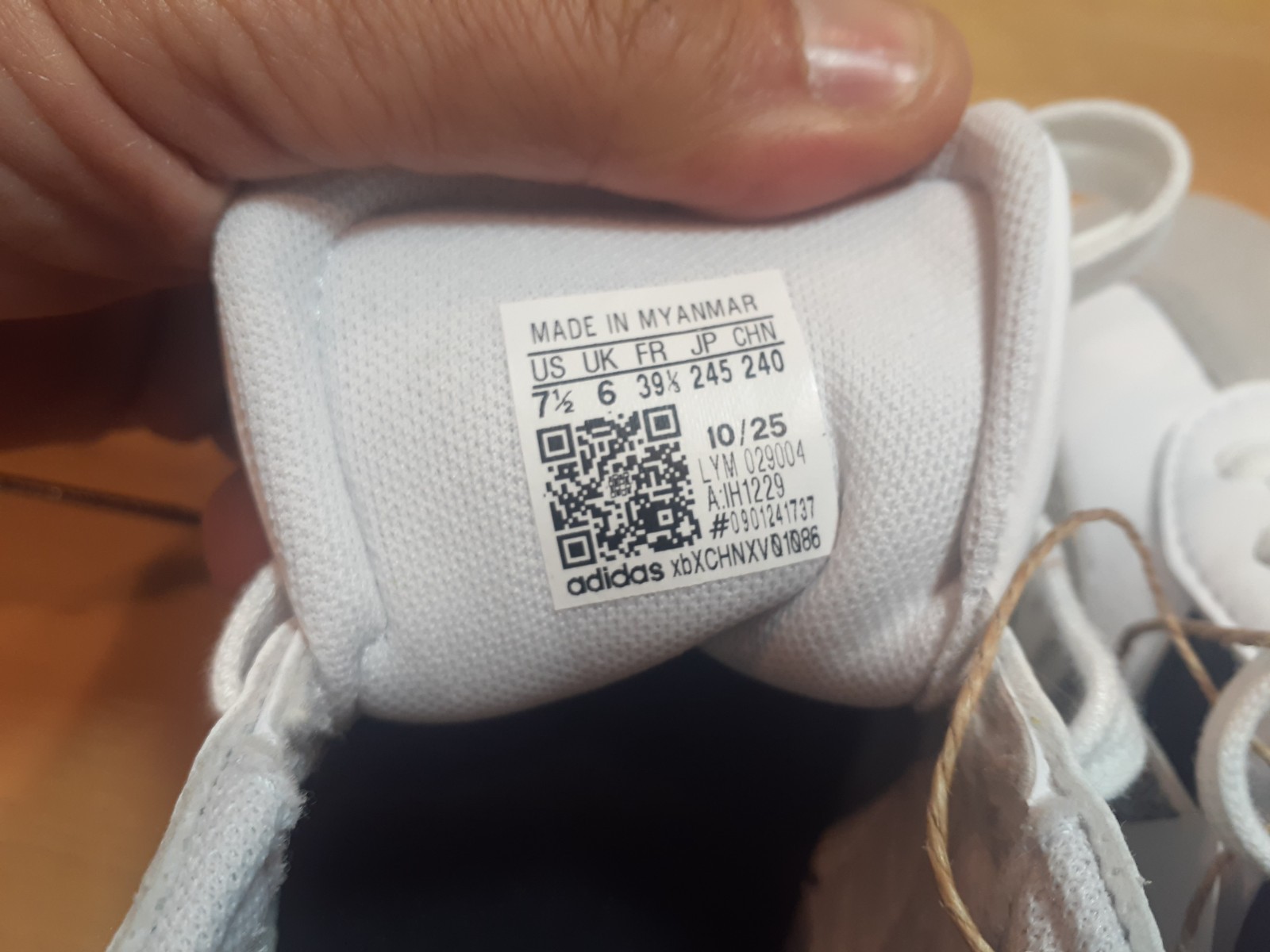 Adidas Barreda Decode white and black womens us size 7.5