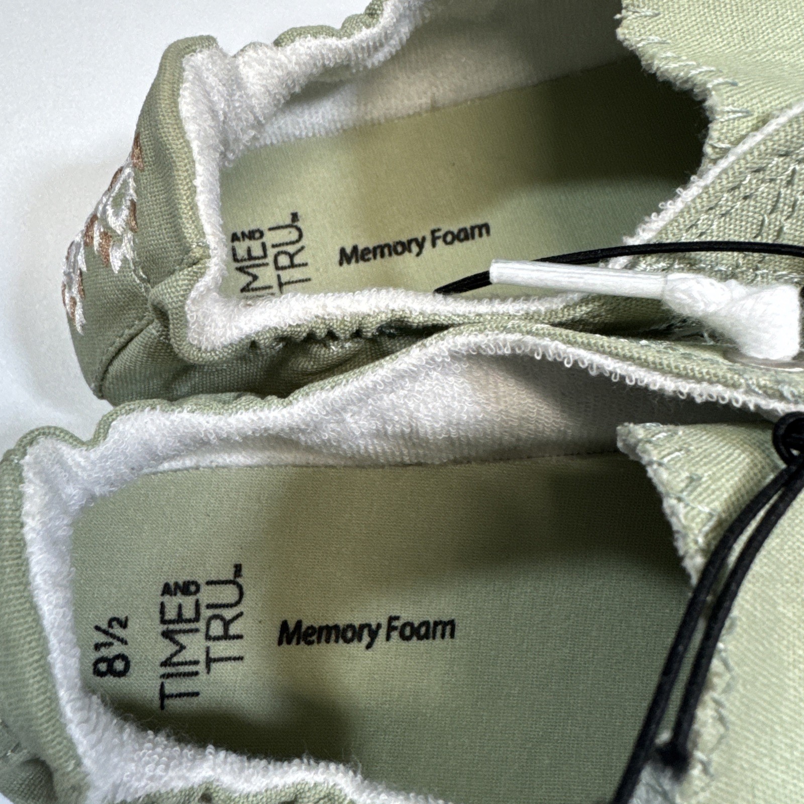 Time & Tru Sage Scrunch Back Memory Foam Woman’s Sneakers Slip-on with Laces