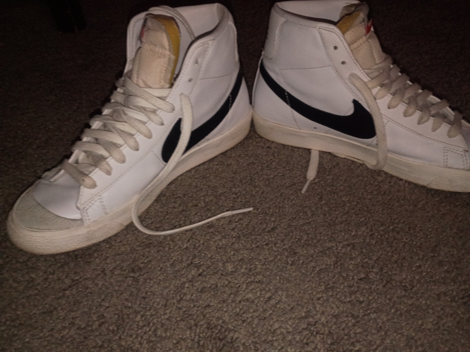 Size 9 women’s- Nike Blazer ’77 Vintage Mid White