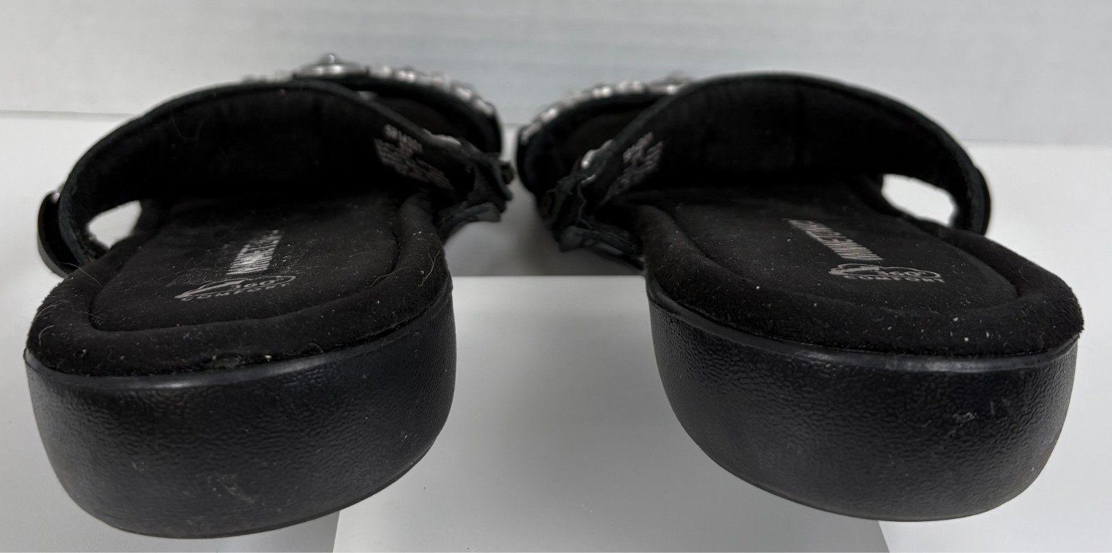 Minnetonka Black Leather Sandals, Silver Tone Conchas Southwestern, size 7.5