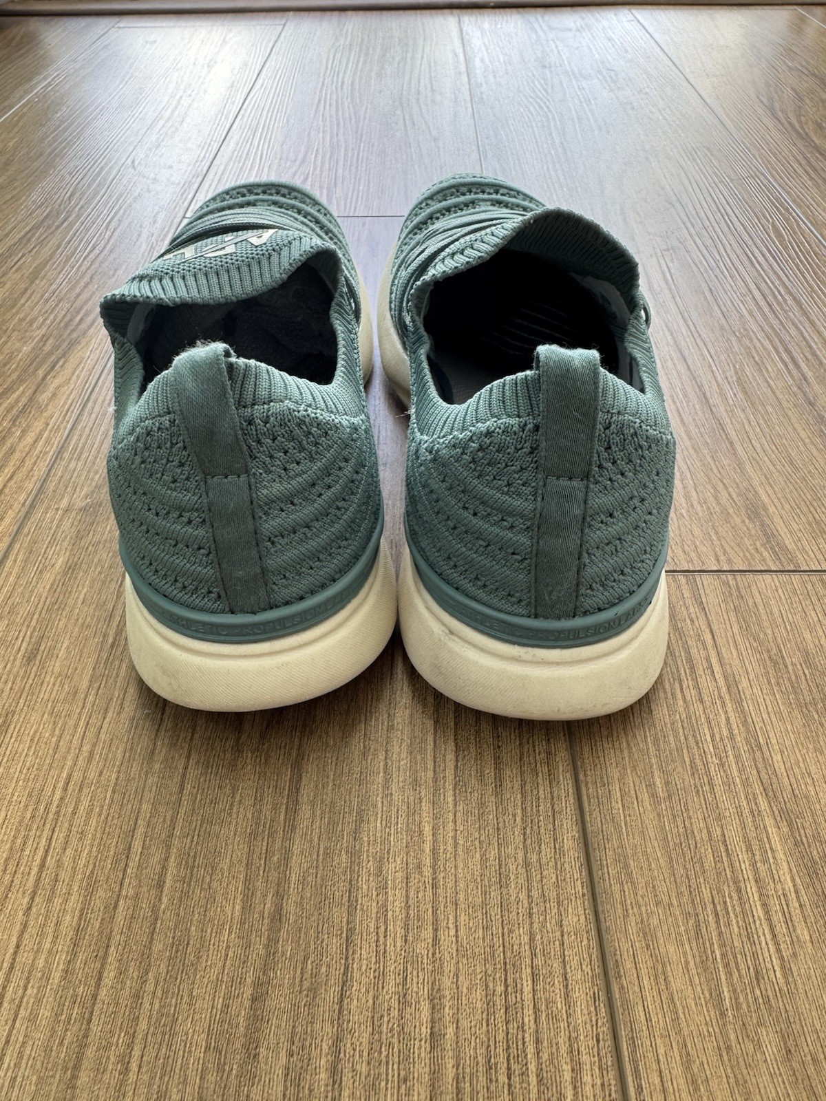 APL TechLoom Wave Women’s Low Top Lace Up Teal Athletic Sneakers US size 7