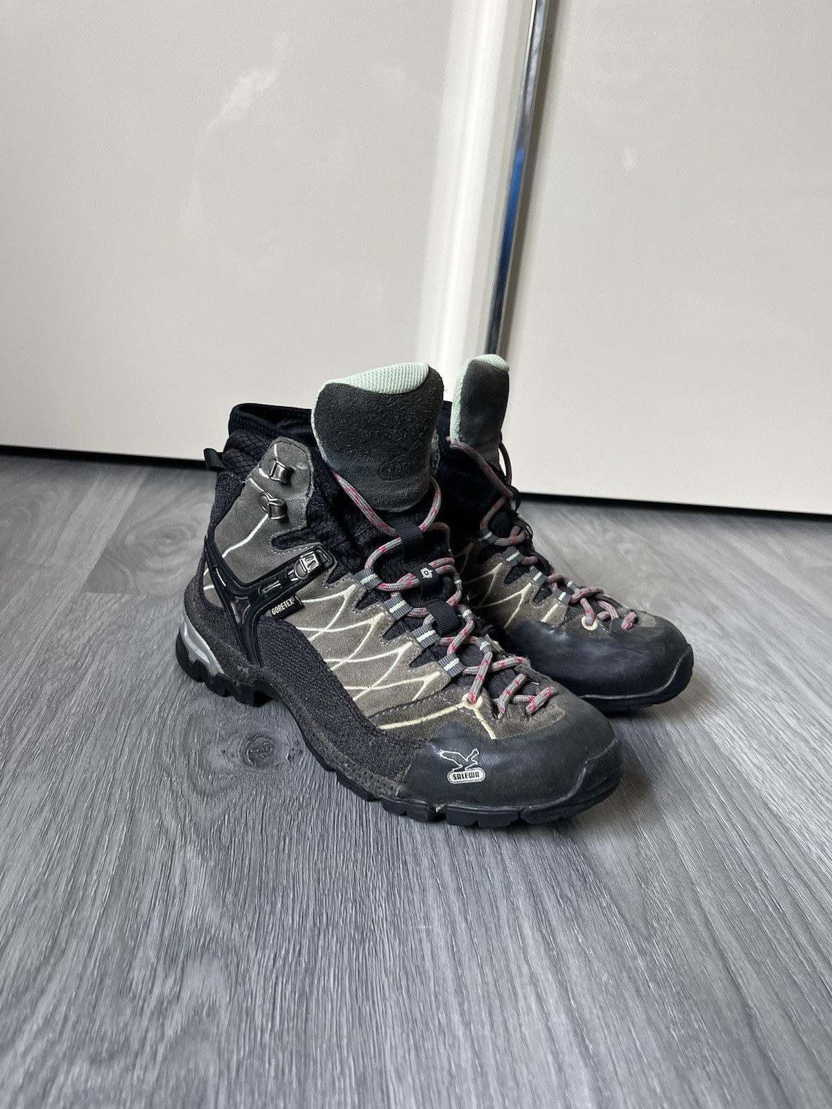 Salewa TRAINER MID GTX Розмір EU38 1/2 insole 24.5 cm ,US 7 1/2 ,UK 5 1/2