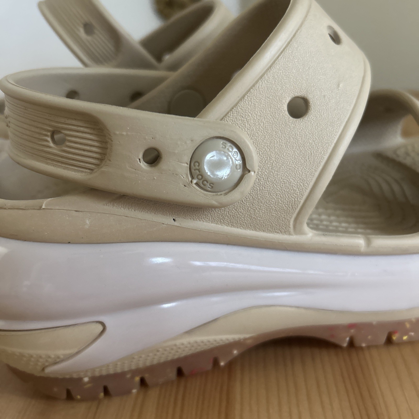 Crocs Mega Crush Platform Clogs Size 5 Chai Tan Comfort Slip On Chunky Spring