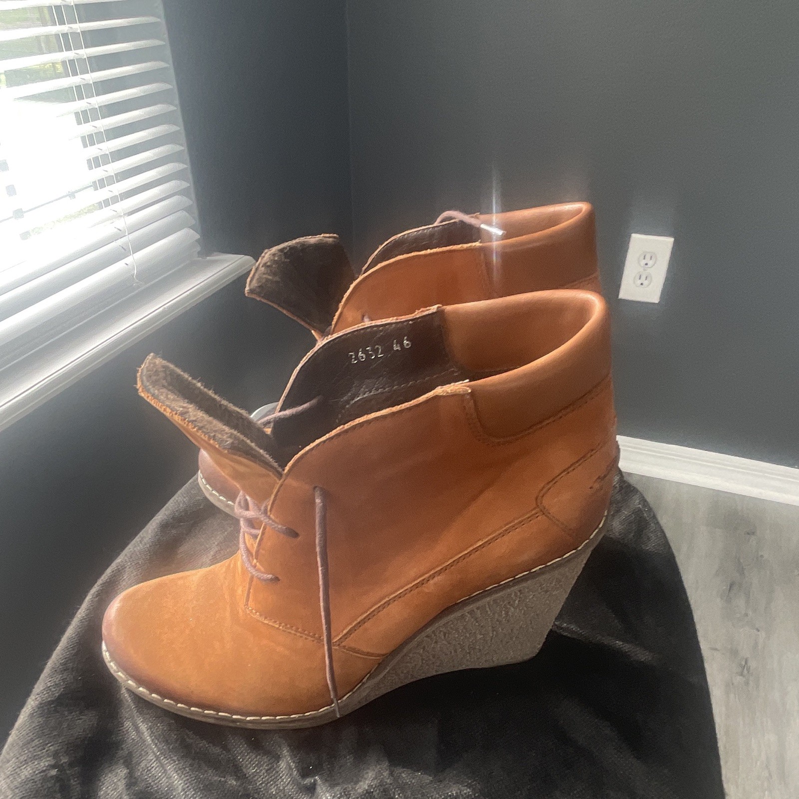 Women’s Brown Leather Lace-Up Ankle Booties Round Toe Solid US 7