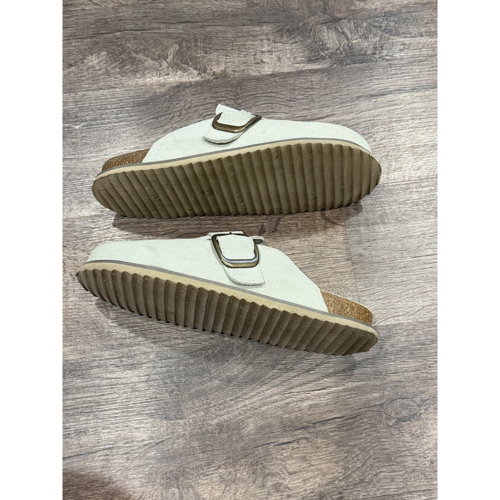 Cushionaire Lane Women 9M Sage Green Suede Cork Footbed Buckle Clogs Mules