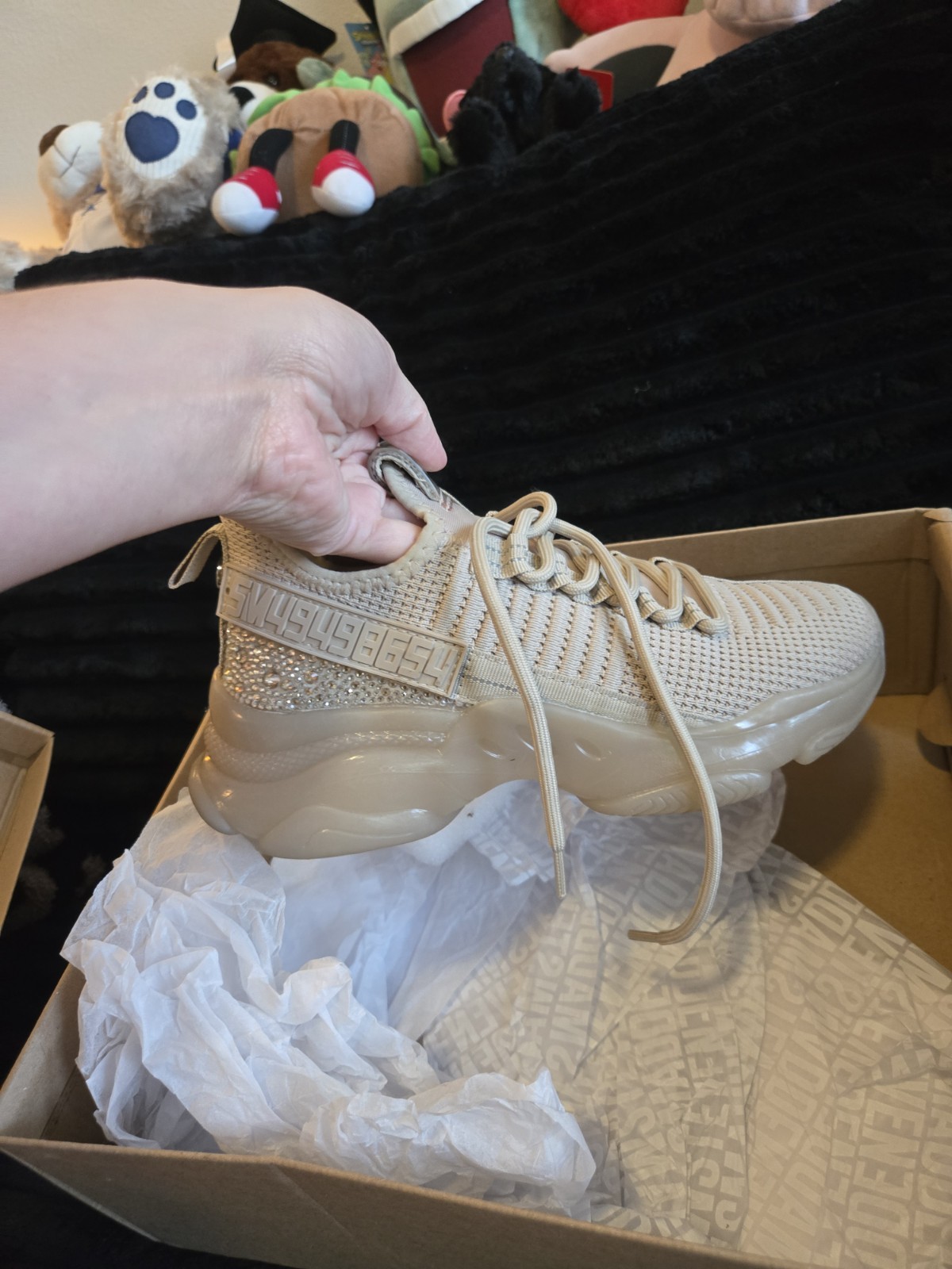 Steve Madden Maxima Beige Knit Low Top Lace-Up Sneakers Rhinestone Cushioned