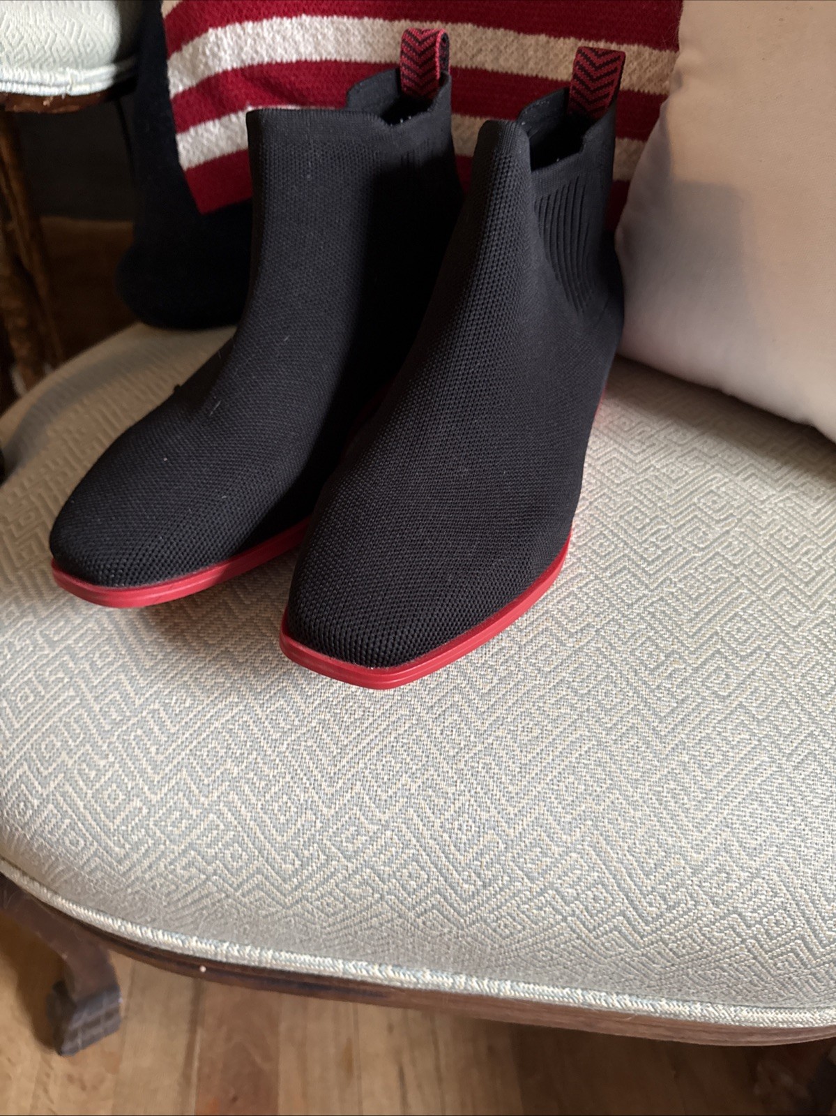 Vivaia Ryan Slip-On Chelsea Boots Size 40 / Us Sz 9 EUC RED SOLE !
