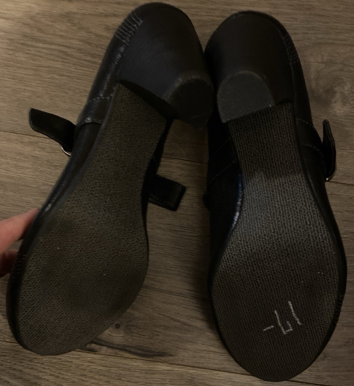 Madison Black Leather Heeled 9M Mary Jane Blake Shoes Decorative Stitching EUC