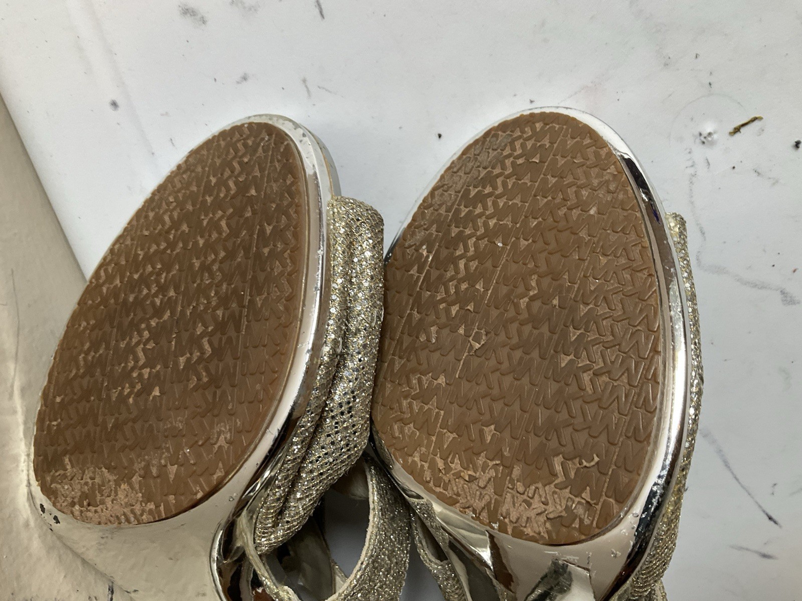 Michael Kors Berkeley T strap stiletto sandals silver shiny glitter 10 M zip