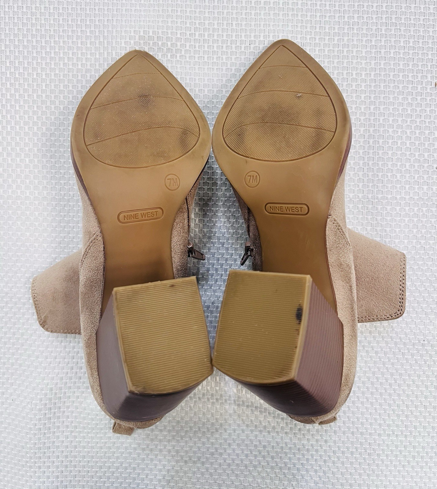 Nine West Women’s Size 7M Beige Faux Suede Pointed Toe Ankle Booties