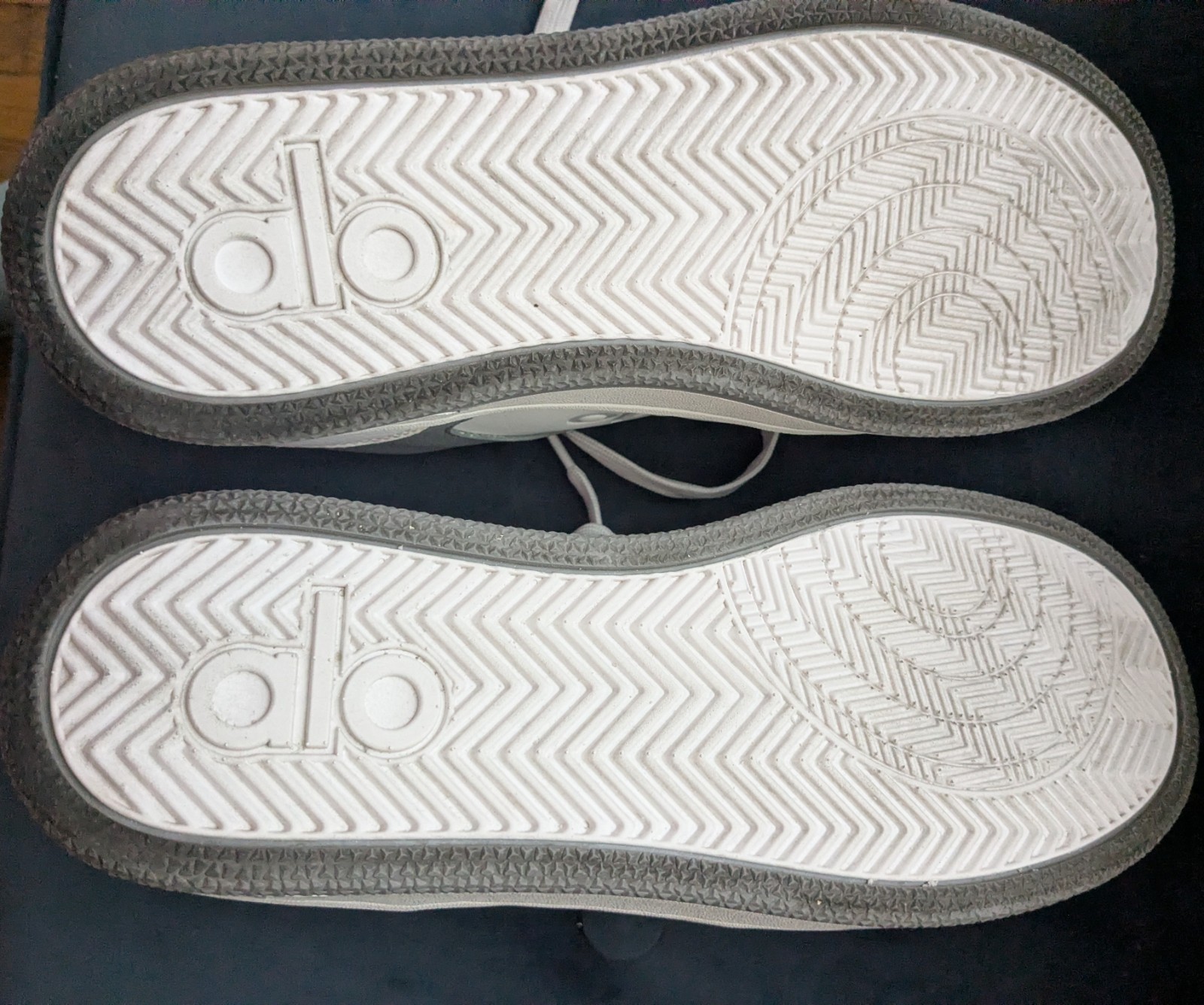 Alo Shoes Gray White Men Sz 11 Women Sz 12.5 Great Cond A0685U