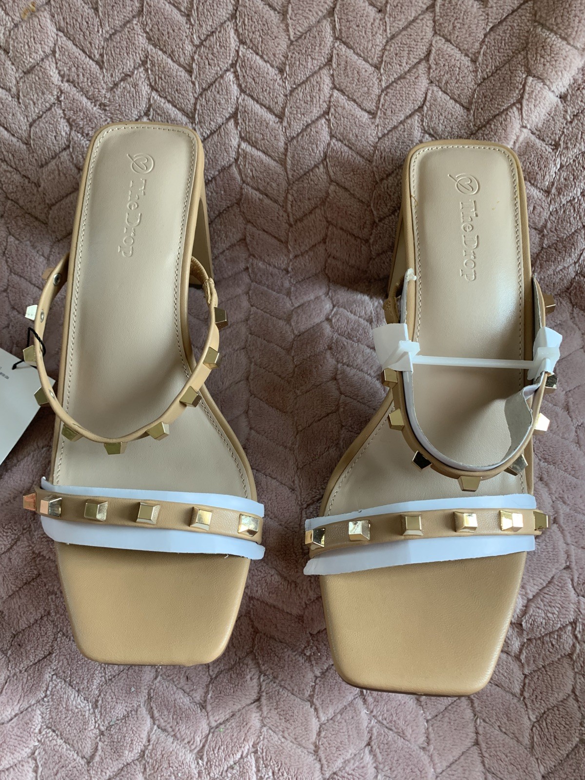 The Drop Avery Doe Tan Studded Strappy Sandals Size 7.5 New