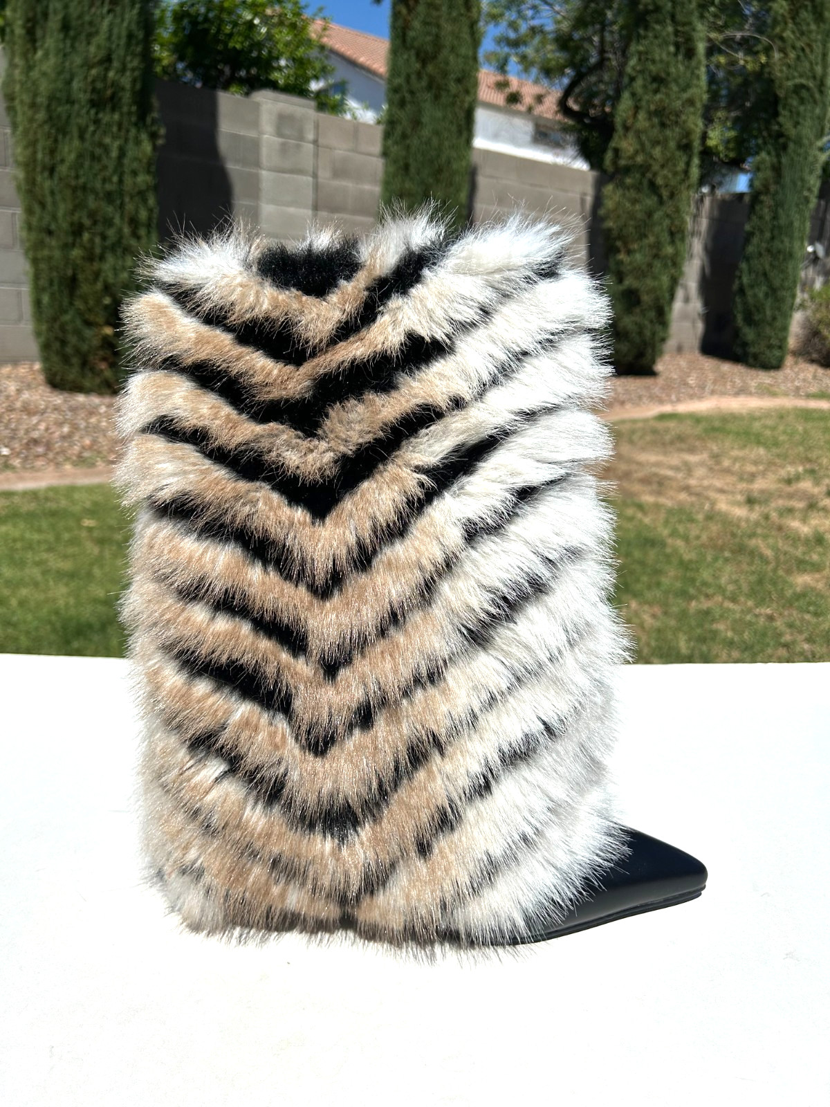 Azalea Wang Briash Boots Booties 8 Black & White Chevron Striped Faux Fur NEW