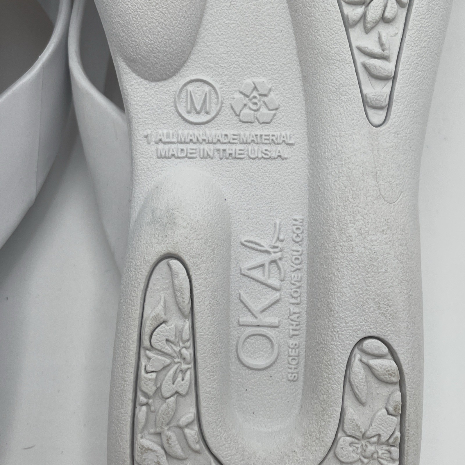 Oka-b White Flip Flops Sandals Women Size M Massage Beads Waterproof Non-Slip