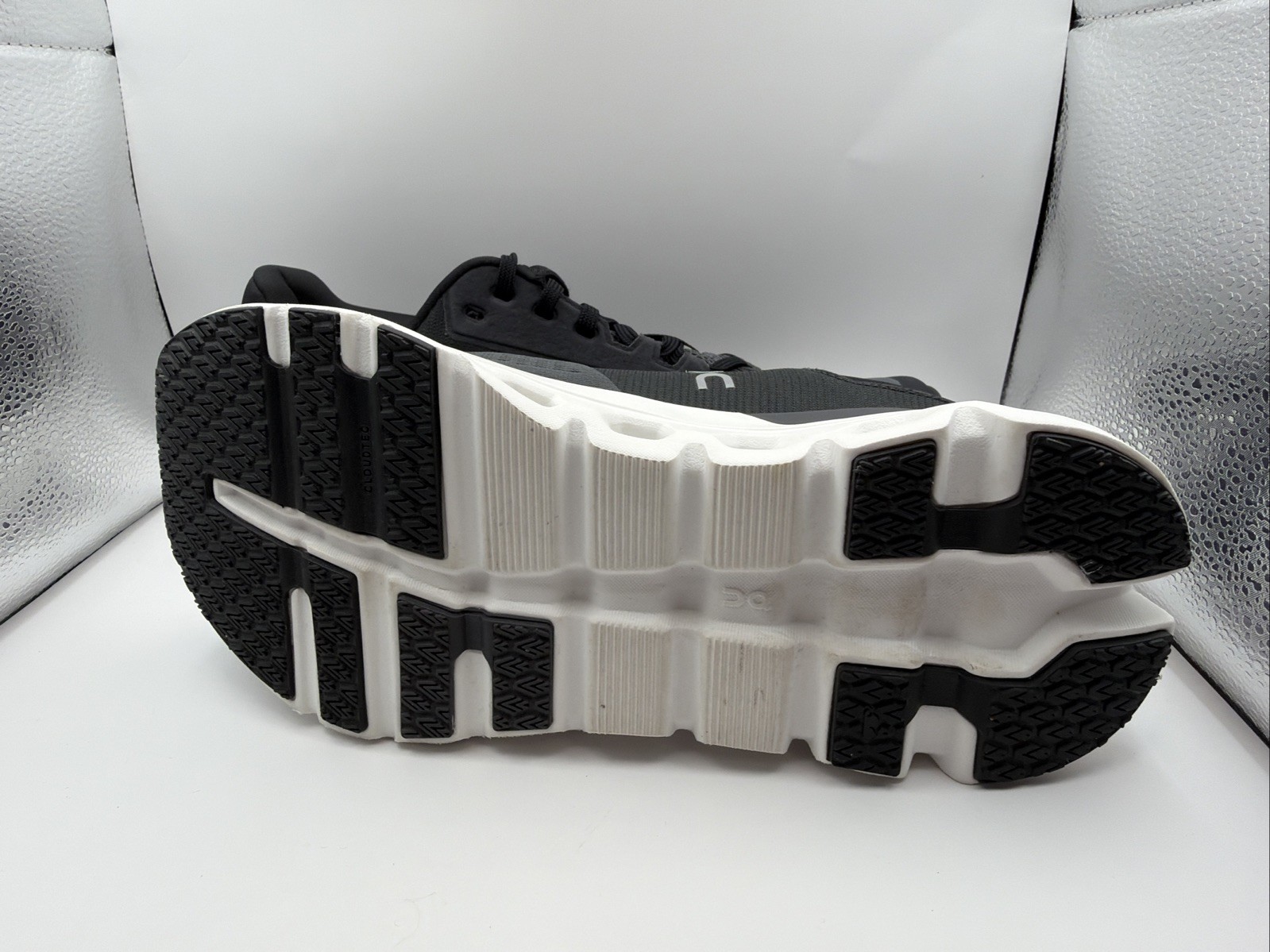 ON Women’s Cloudrunner 2 Eclipse | Black US size 9
