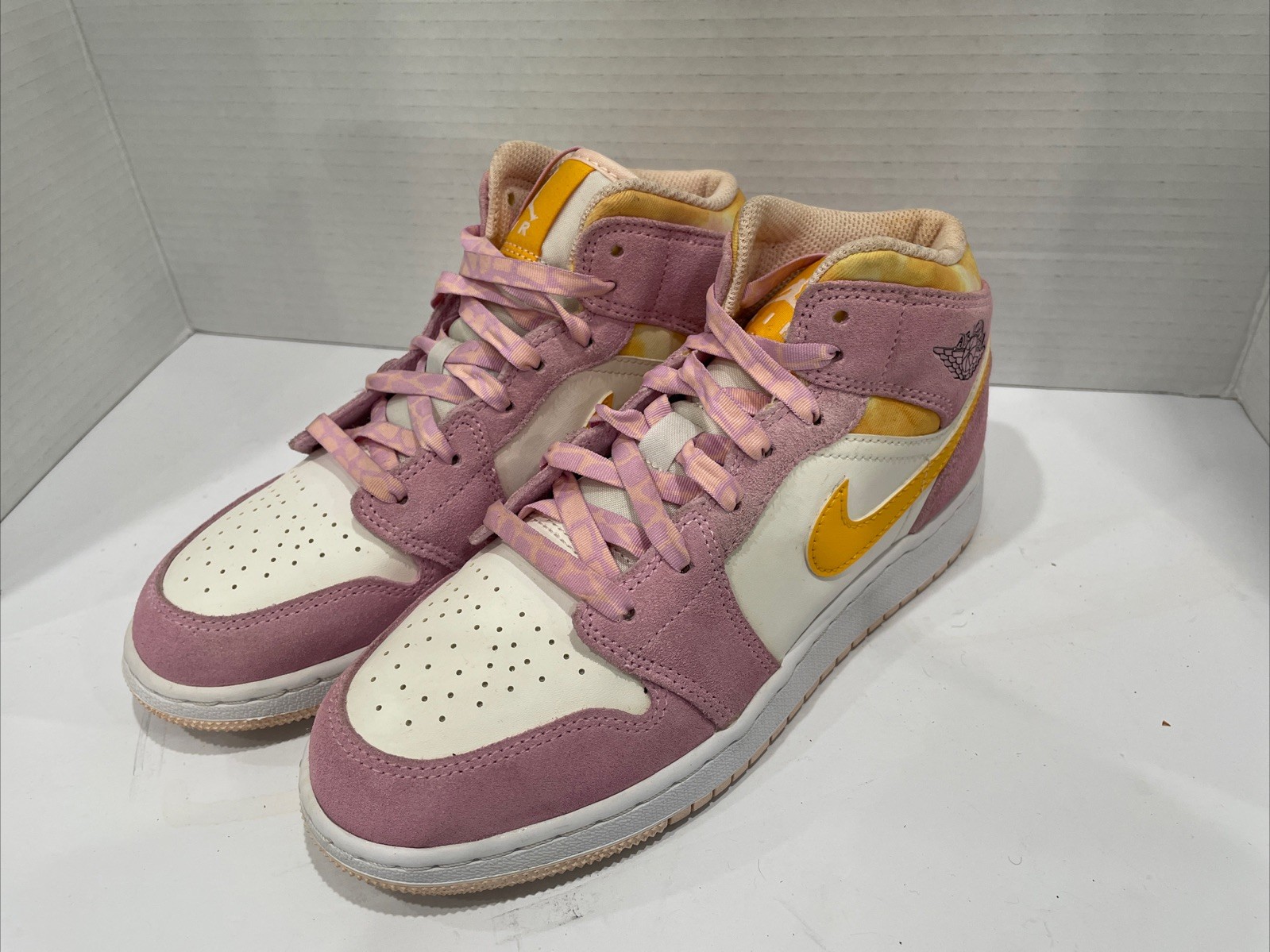 Nike Shoes Air Jordan 1 Mid SE Women’s Size 5Y Pink DC9517-600
