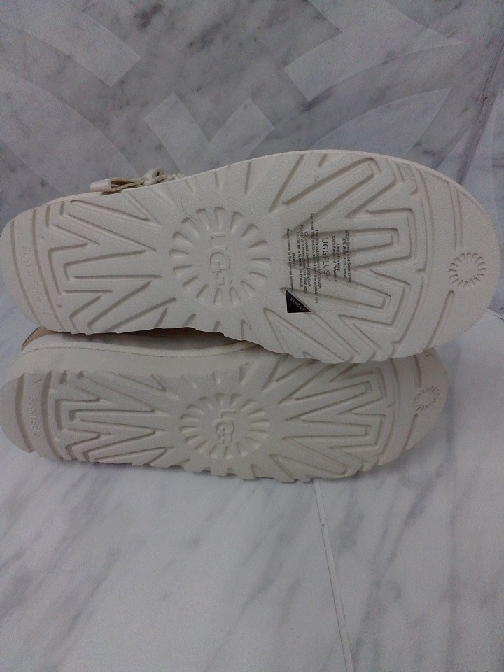 UGG CLASSIC MINI ZIPPER TAPE LOGO BOOTIE IN SAND SZ 7