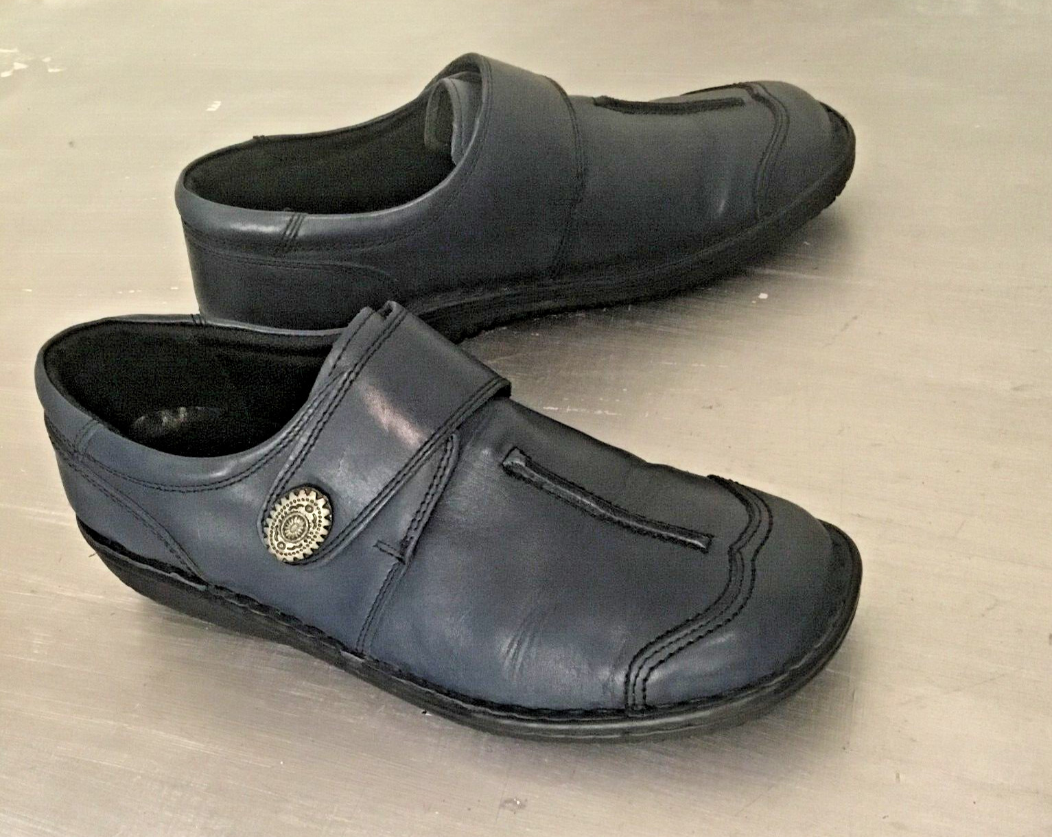 Volks Walkers Koeln Slip-On Navy leather loafers Hand Size 41 Eur (10/10.5 US )
