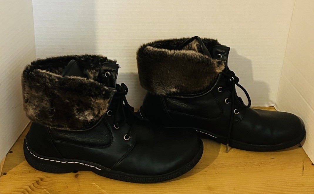 Wanderlust Fur Lined Boots Women’s Size 10 M Boot T15906 Brown 10W EUC
