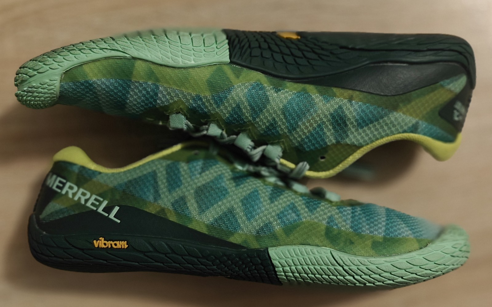 Merrell Vapor Glove 3 Barefoot Trail Running Shoes Womens Size 8 Green Sneakers