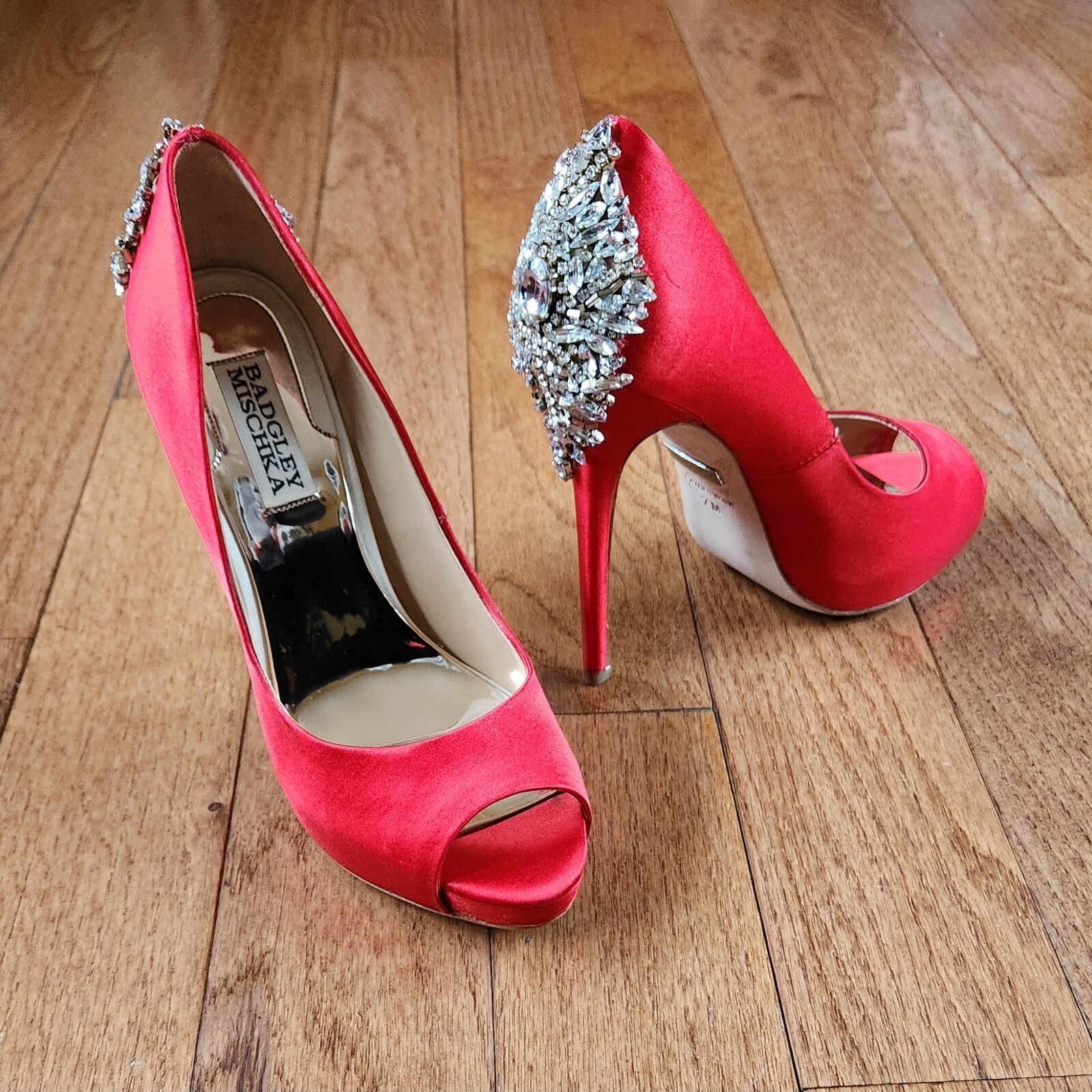Badgley Mischka Womens sz 7M «Kiara» Red Satin Pumps Open Toe Shoes 5″ Heels