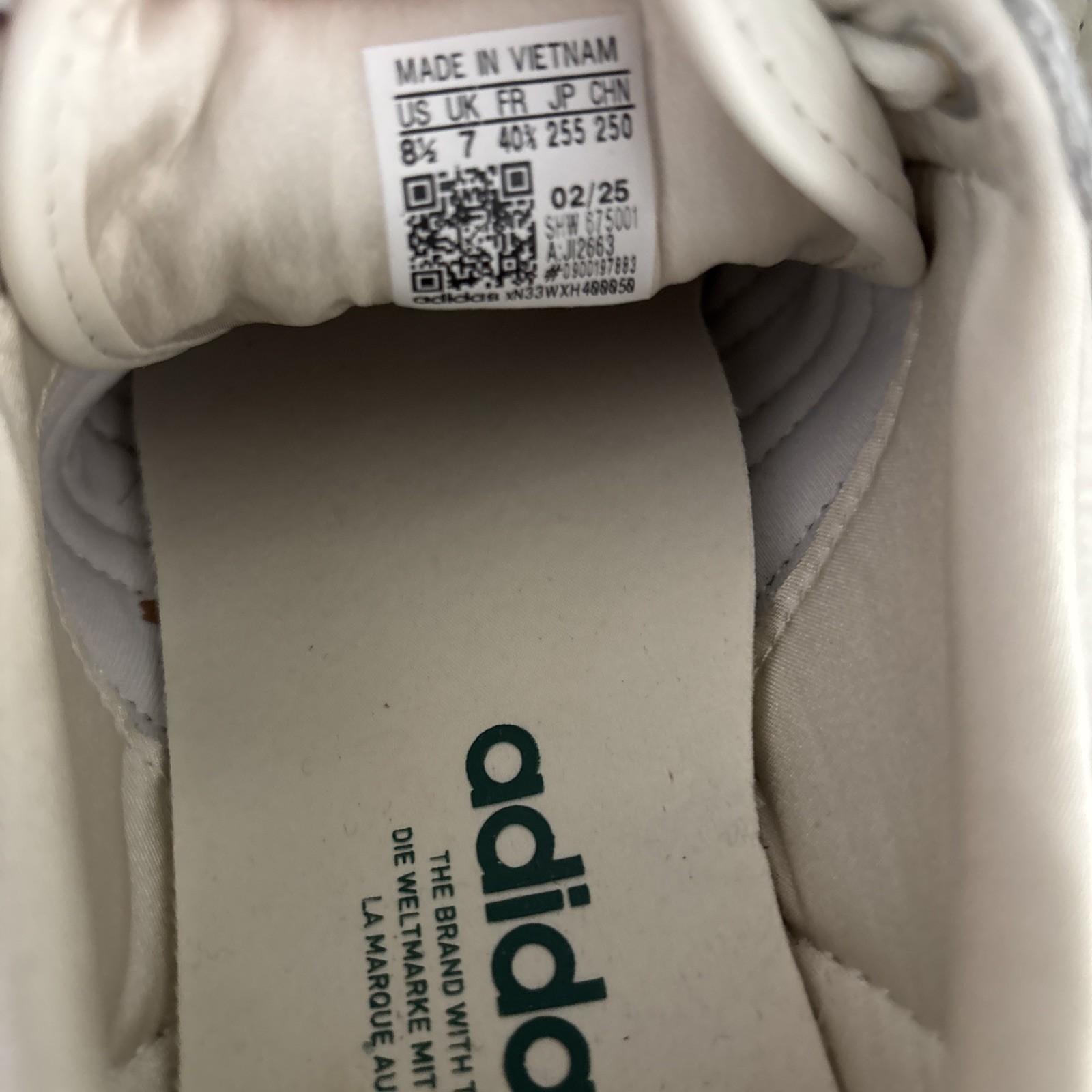 adidas Japan Women’s Size 9.5 US Off White Collegiate Green Orange Tint JI2663