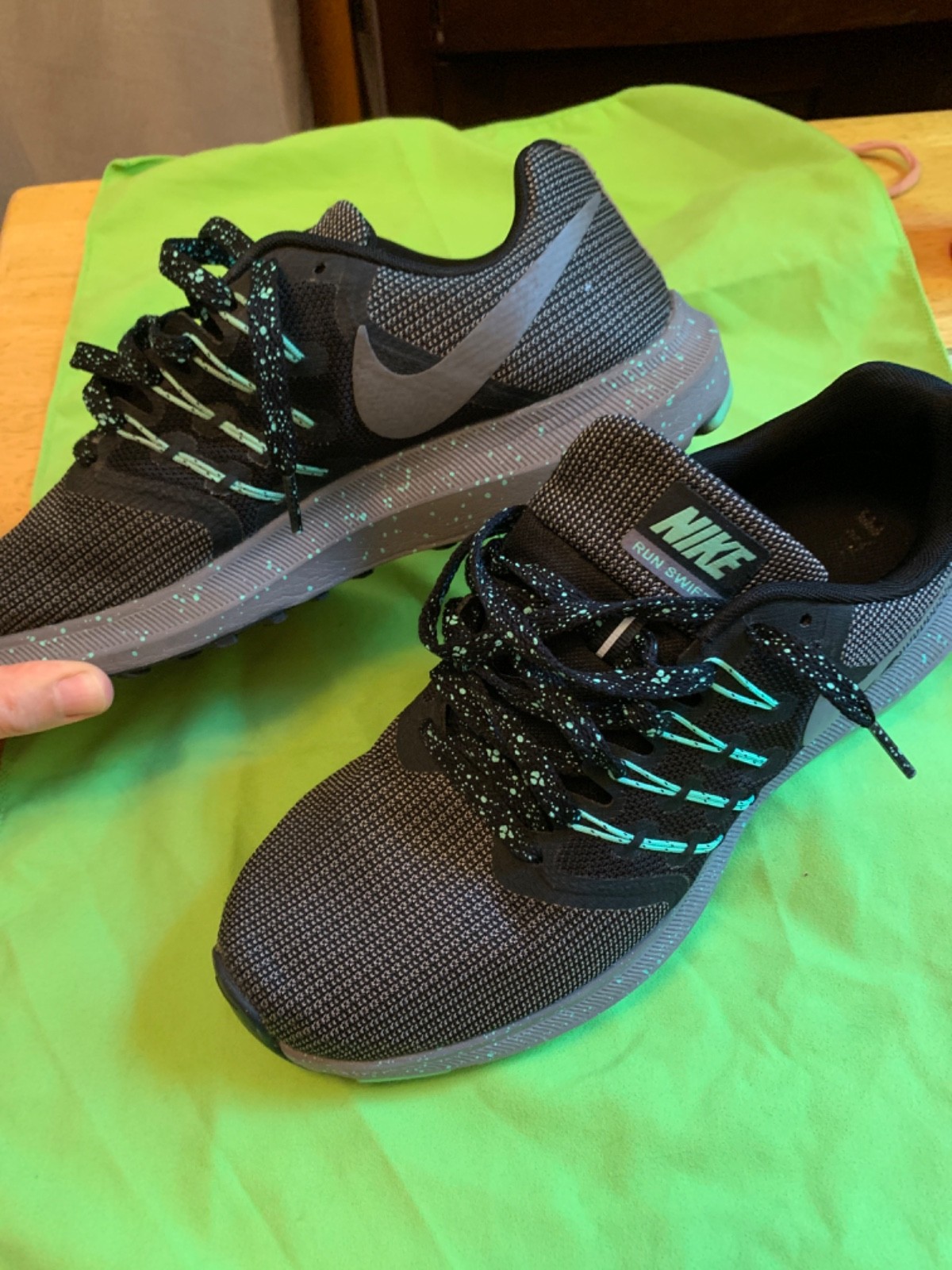 Nike Run Swift SE Black & Gray Running Shoes Sneakers Women Size 9.5