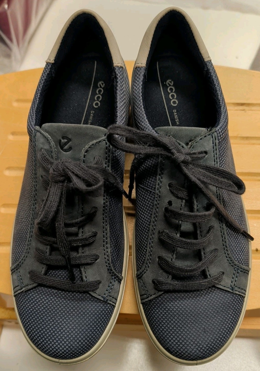 Ecco Women’s Size 7.5 gray nubuk Leather Danish Design sneakers