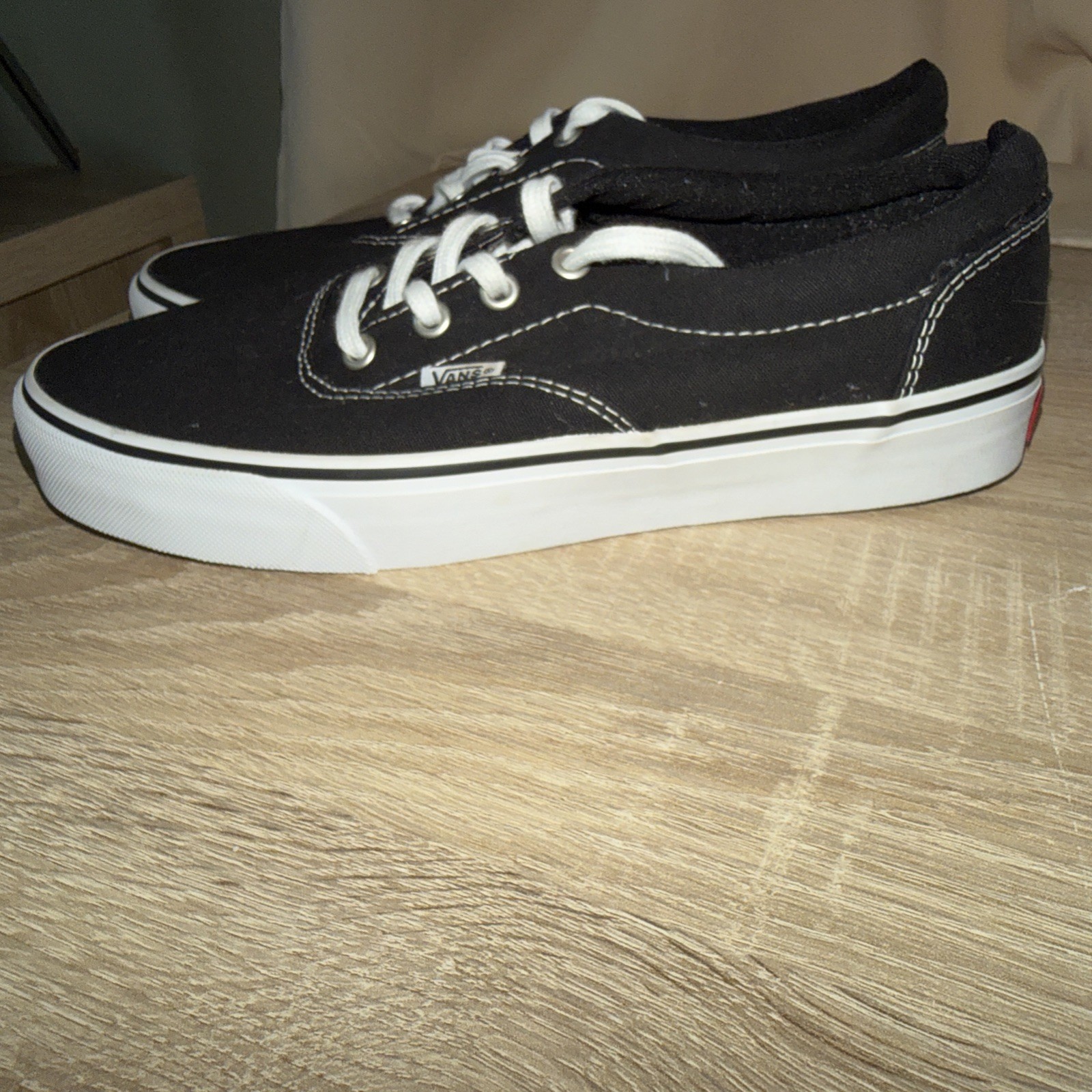 Vans Off the Wall Unisex women 9 mean 7.5 Authentic Black Skate Dress Shoes