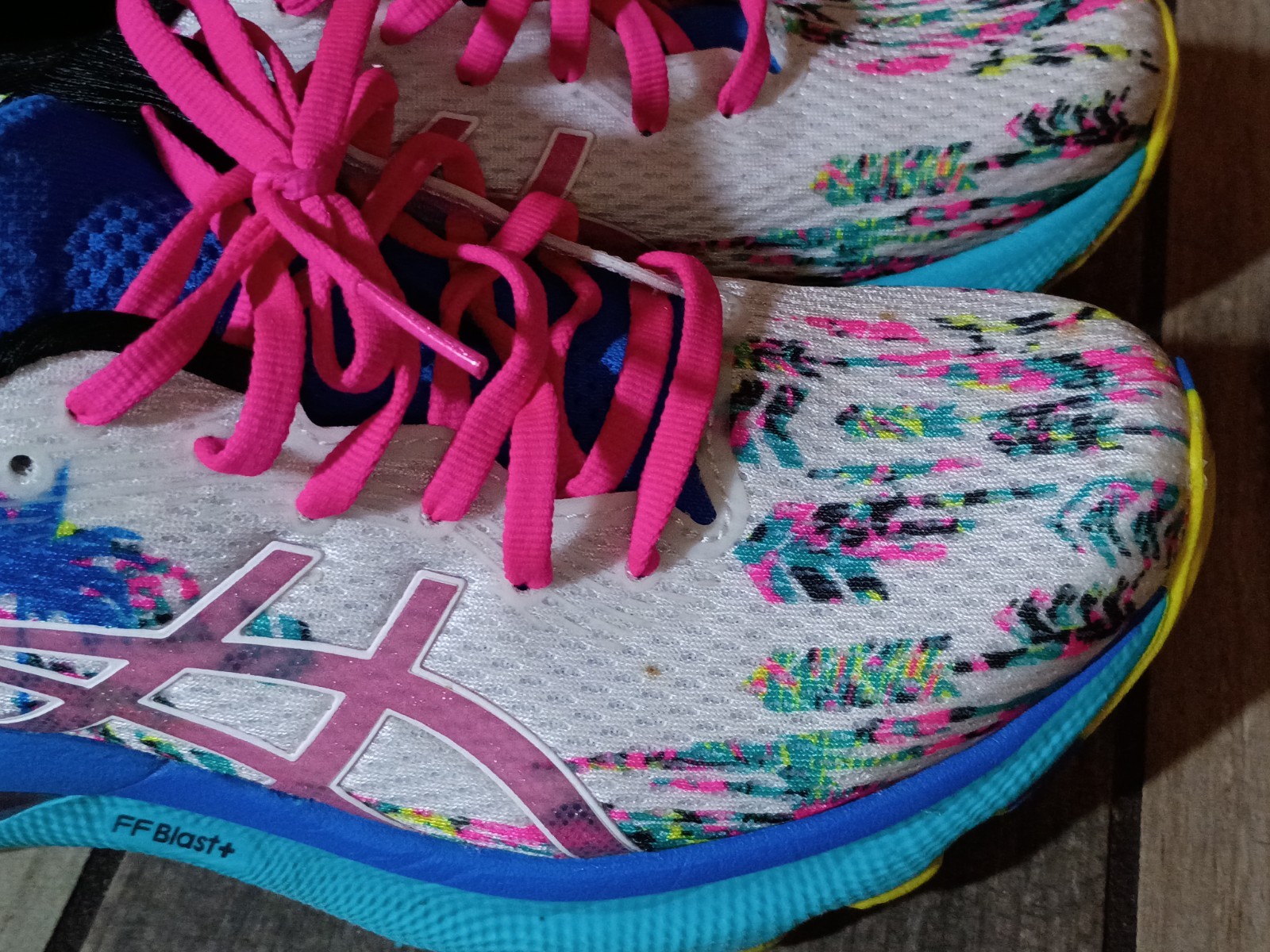 Asics Gel Nimbus 24 Womens Size 7 Tropical White Pink Running Sneakers Shoes
